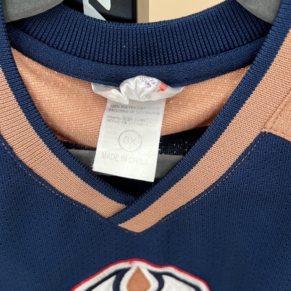 (32) Edmonton oilers jersey - Picture 2 of 3